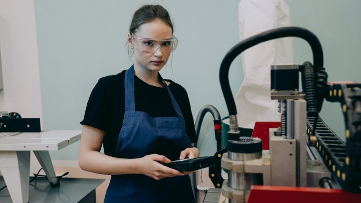 Czym się charakteryzuje technologia CNC?