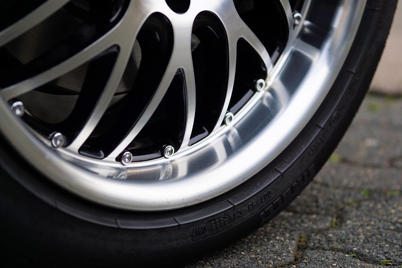 Felgi samochodowe – stalowe i aluminiowe